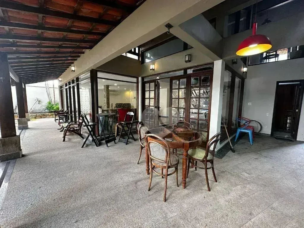 House with 3 bedrooms and 600 m², 4 parking spots — photo 40