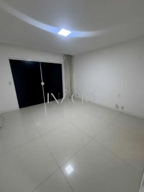 Jacuzzi in a 4-bedroom house, 300 m² — photo 15