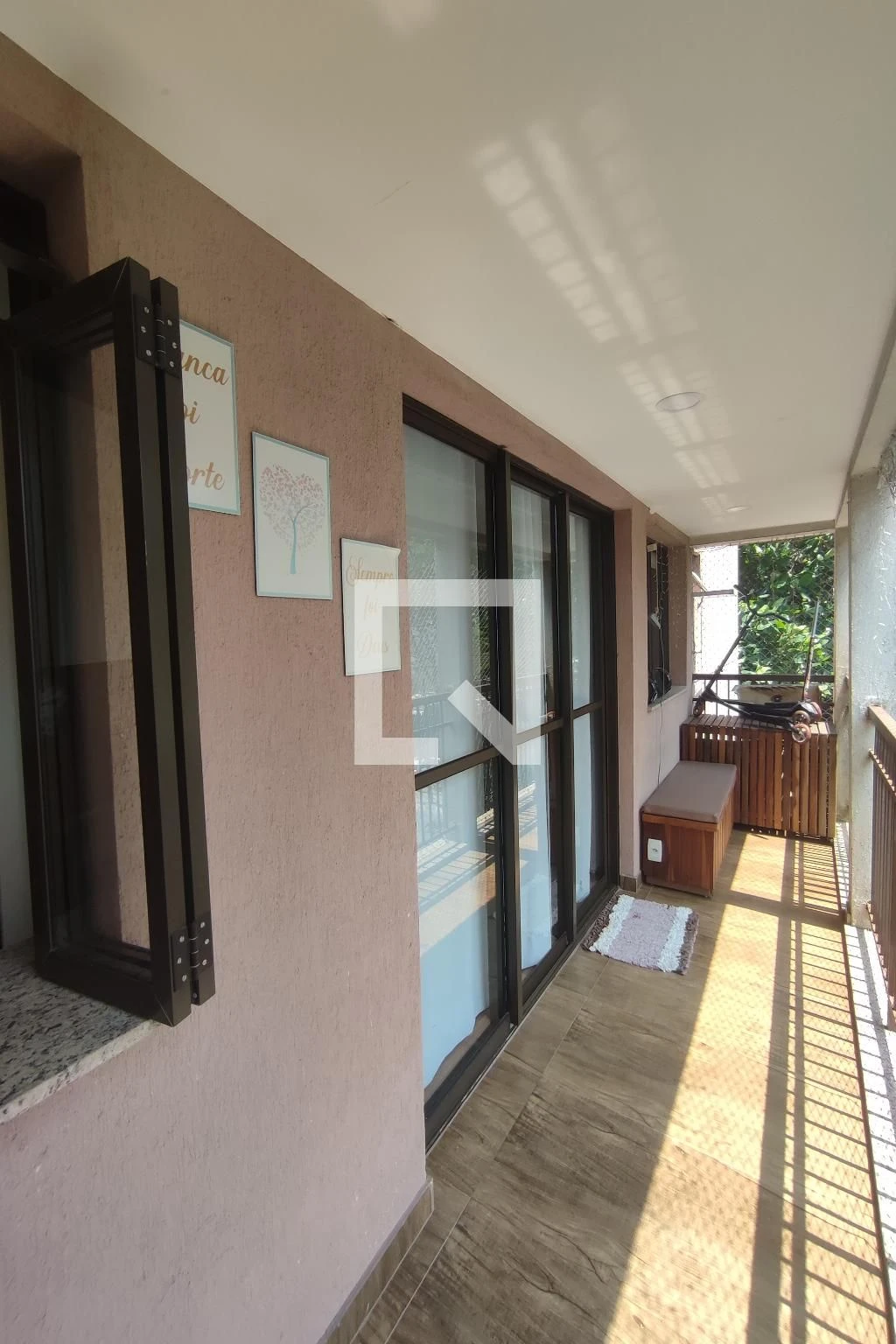 Apartamento de 89 m² com janelas do piso ao teto e closet — photo 80