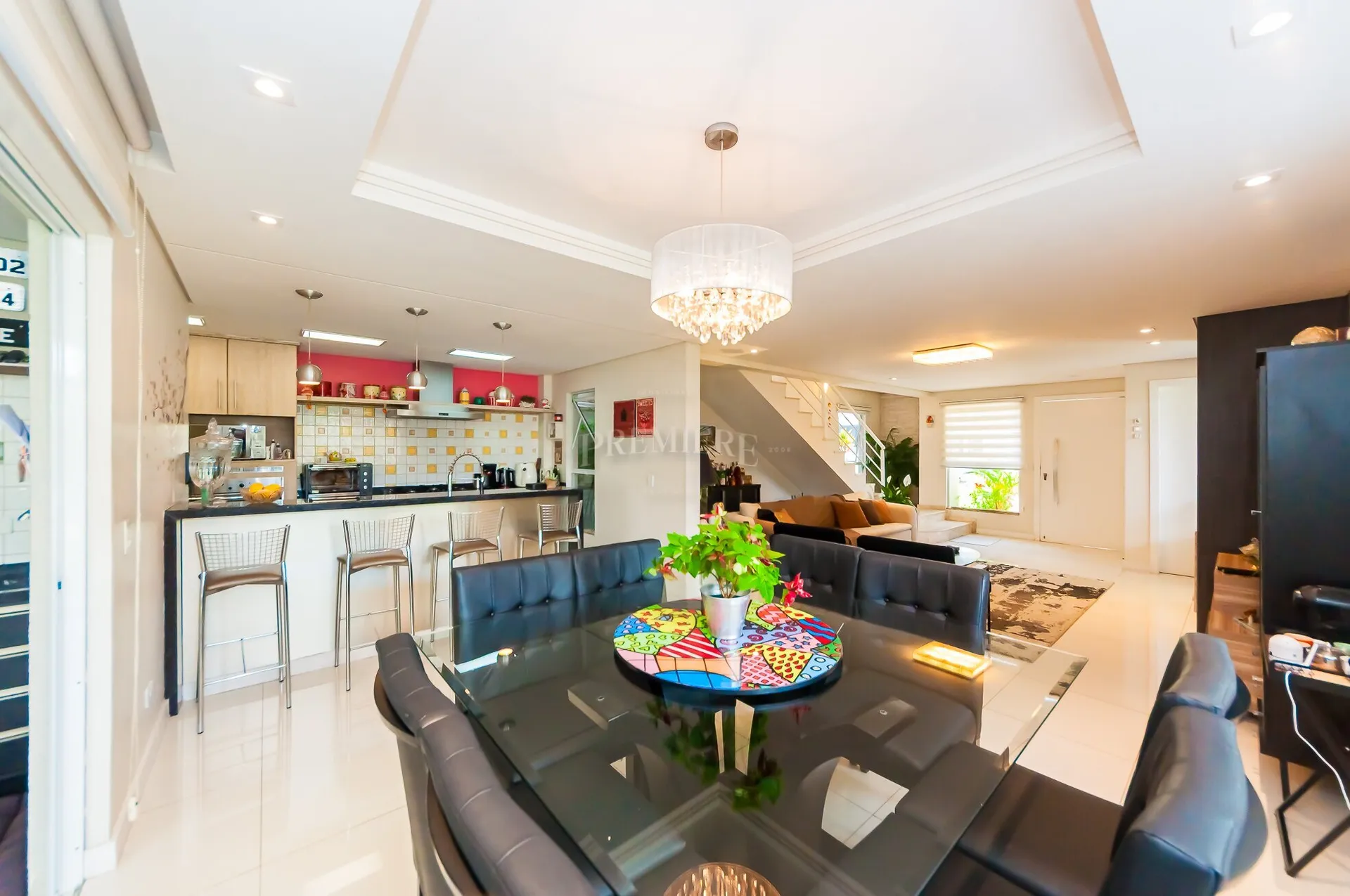 4-bedroom house with open-plan kitchen and 3 parking — photo 9