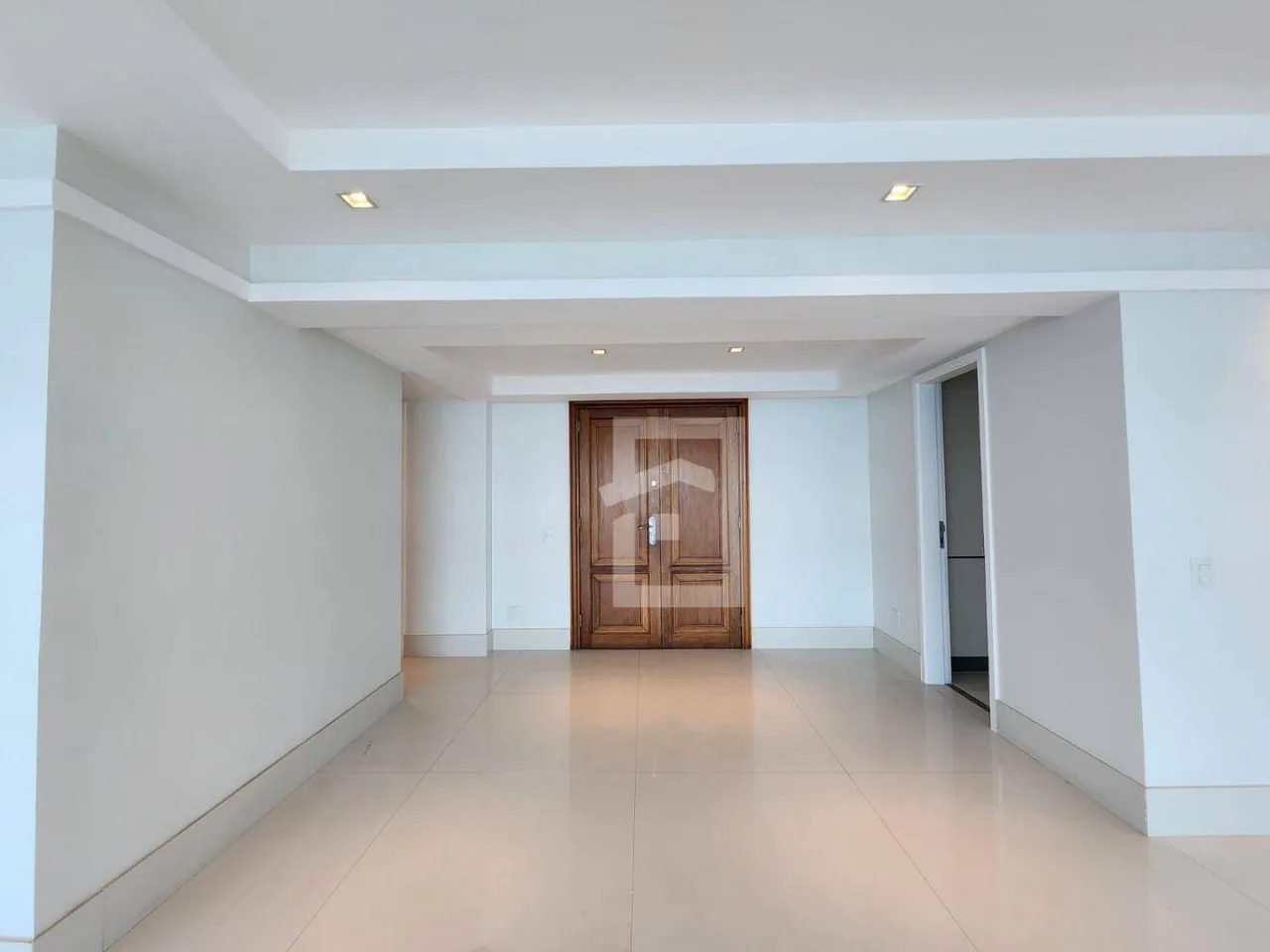4-bedroom apartment with 315 m² and 5 bathrooms — photo 17