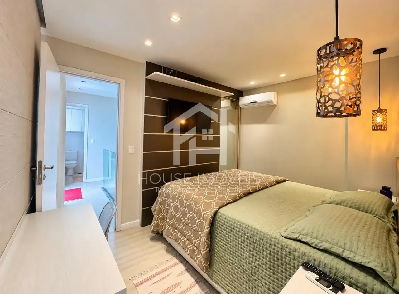 Панорамные окна и 3 спальни: квартира 150 м² — photo 10