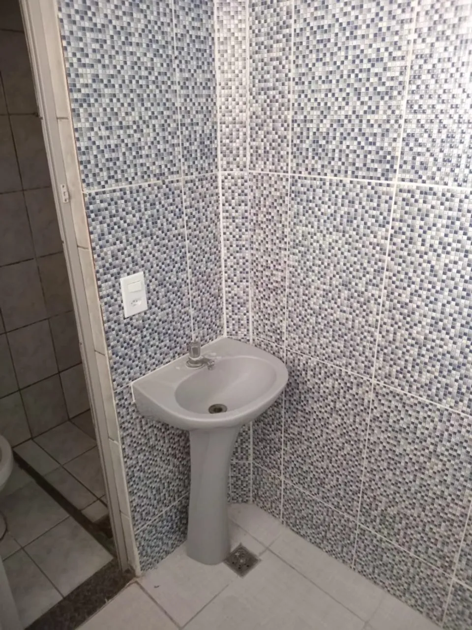 Китинета с 1 спальней, 1 ванной и плиточным полом — photo 7