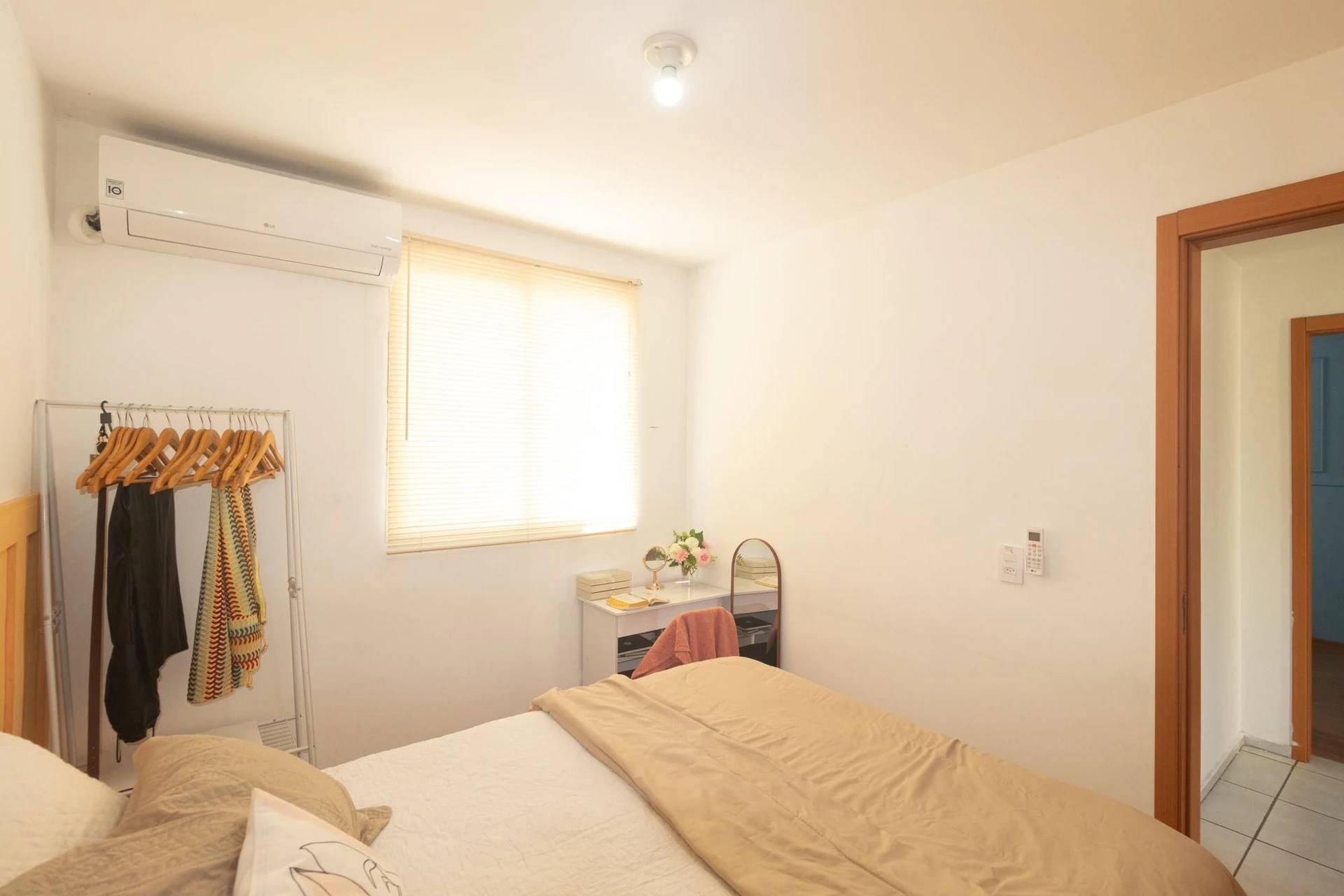 Furnished 2-bedroom apartment with an open-air pool — photo 4