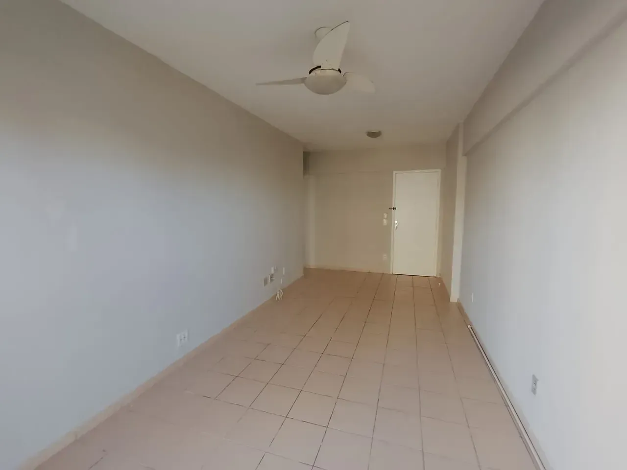 Apartamento com 2 quartos e cozinha fechada com coifa — photo 5