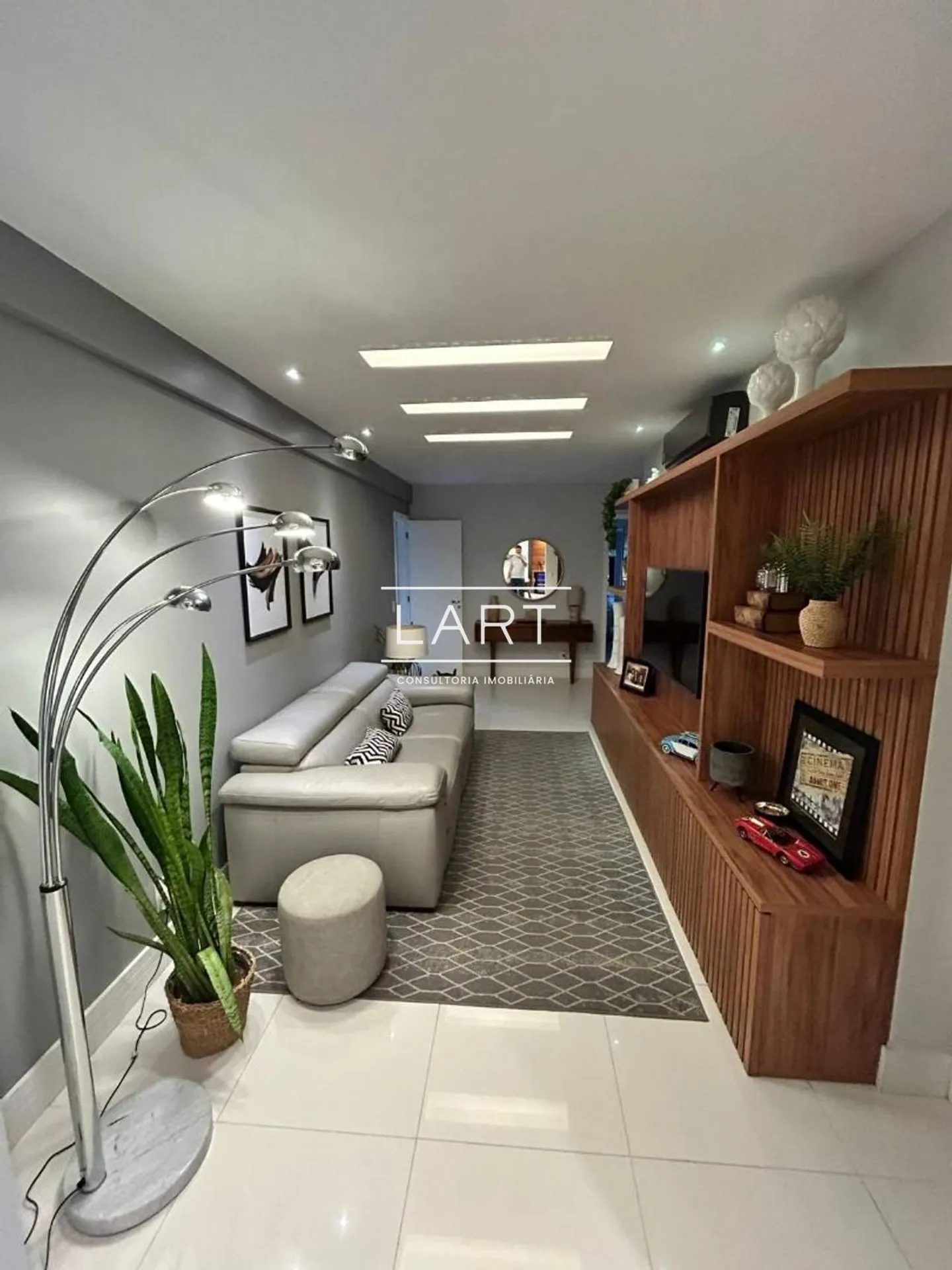 Apartment with 4 en-suite bedrooms and 260 m², glass balcony — photo 17