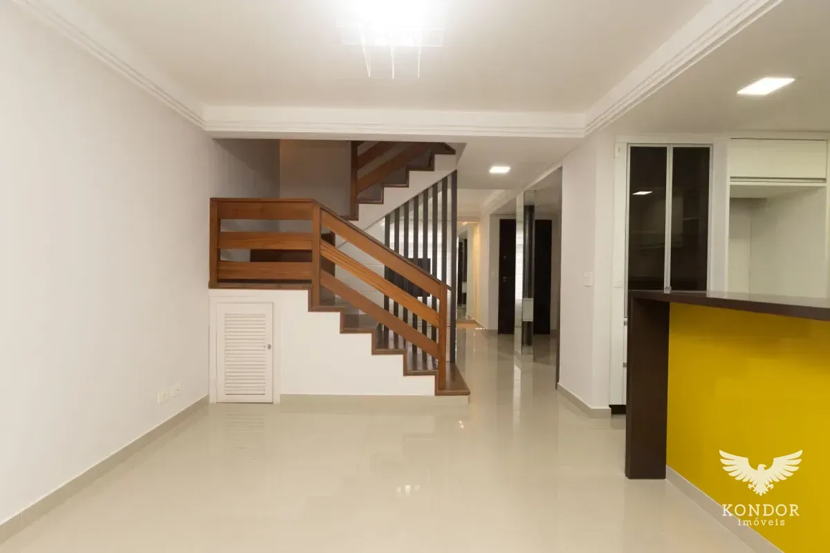 3-bedroom house with a home office in Curitiba
