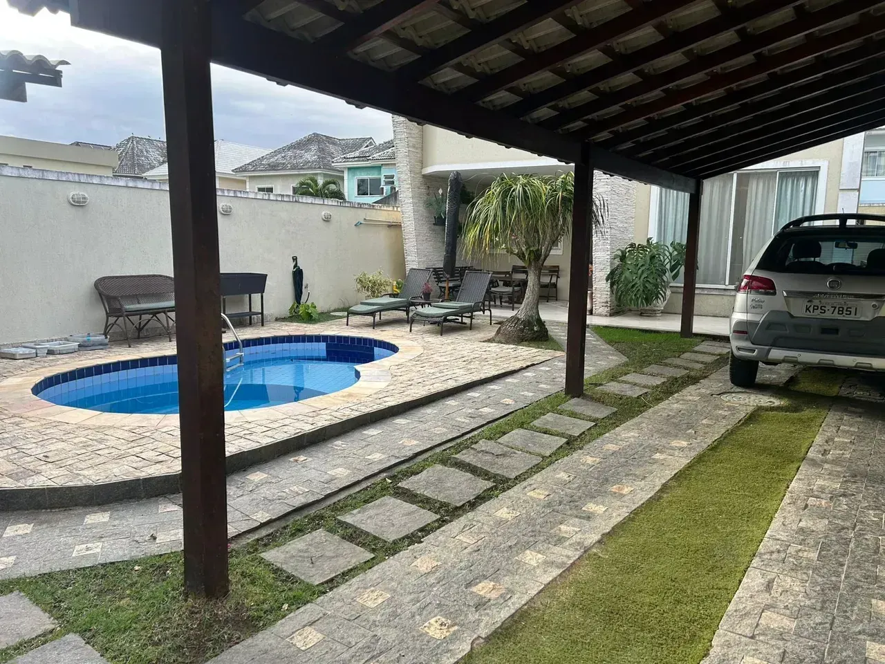 House with 5 bedrooms and 5 bathrooms — photo 11