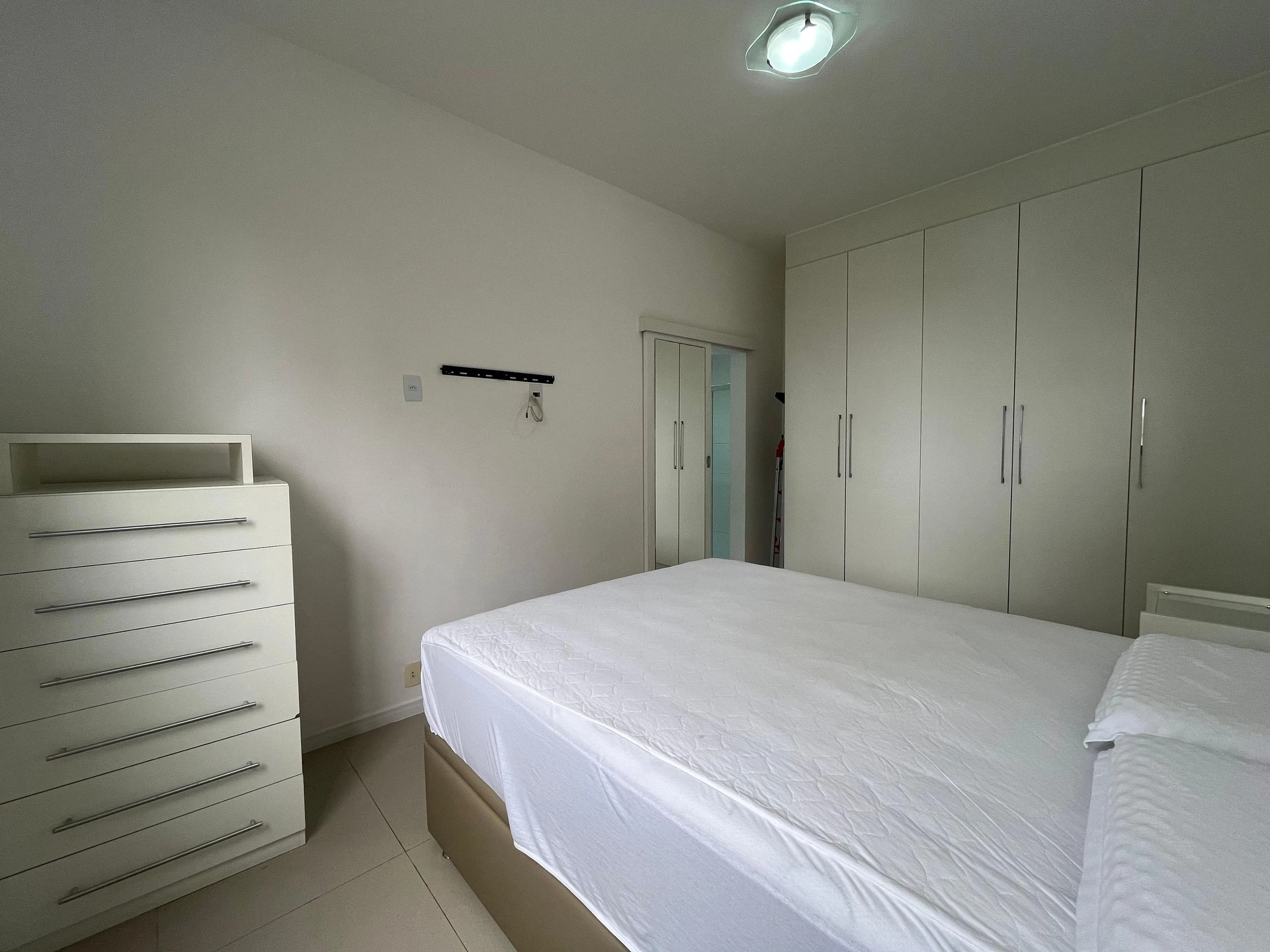 Mountain view in a 2-bedroom apartment, 70 m² — photo 12