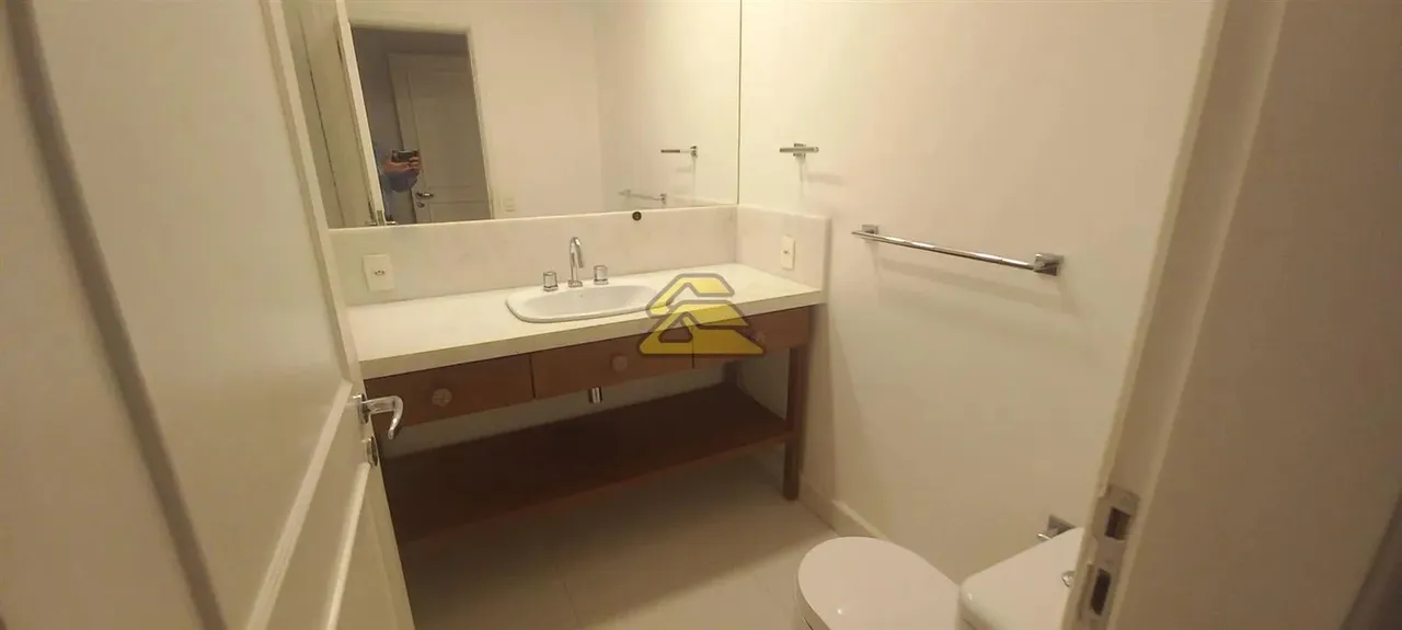 Apartment with 3 bedrooms and 4 bathrooms — photo 17