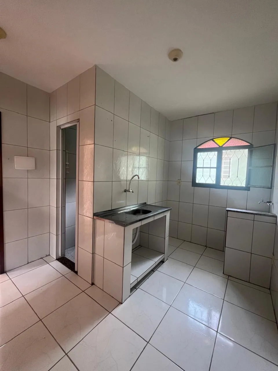 2-bedroom apartment with 1 bathroom, no parking — photo 2