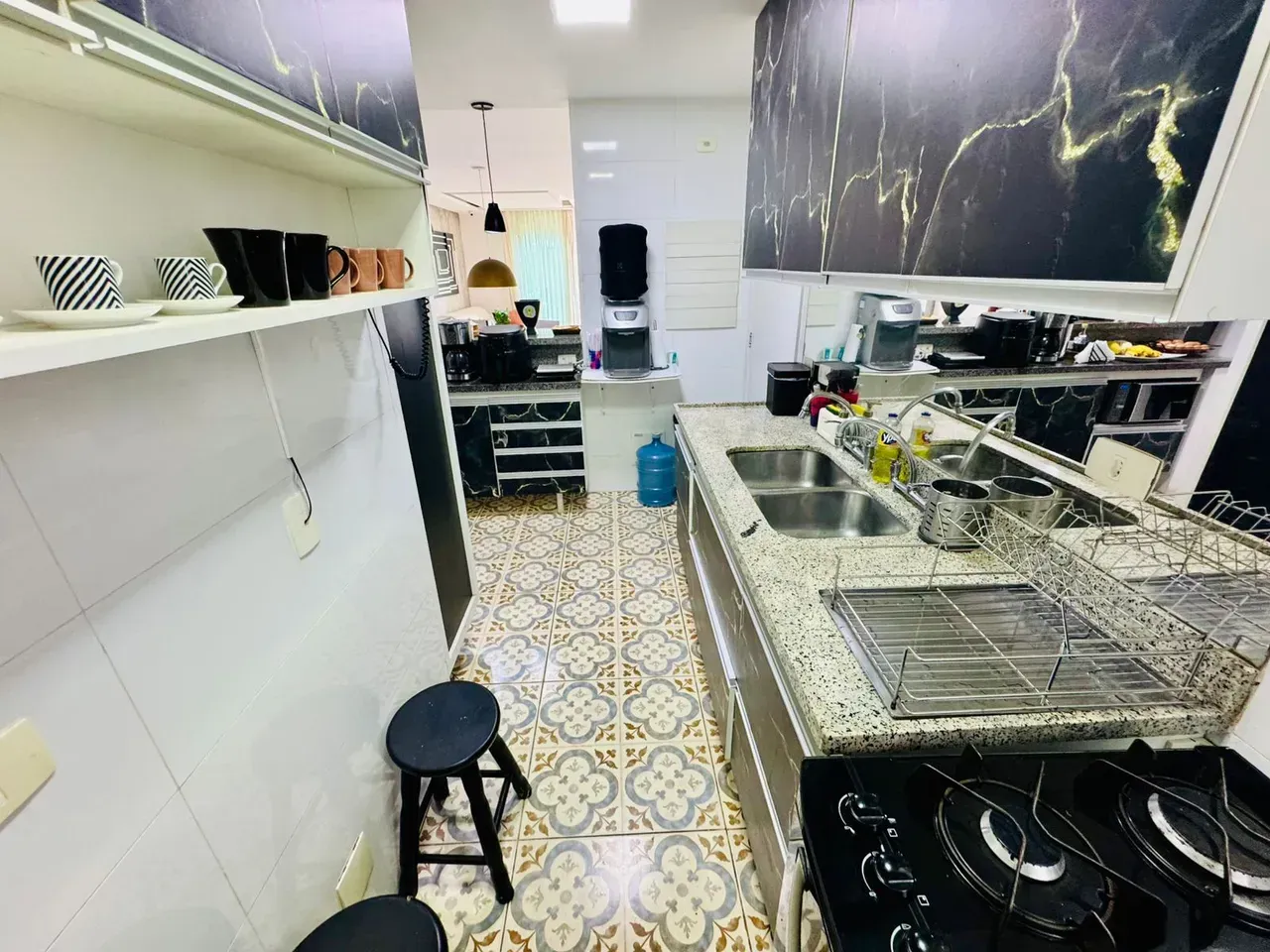 Furnished 3-bedroom apartment with open-plan kitchen — photo 18