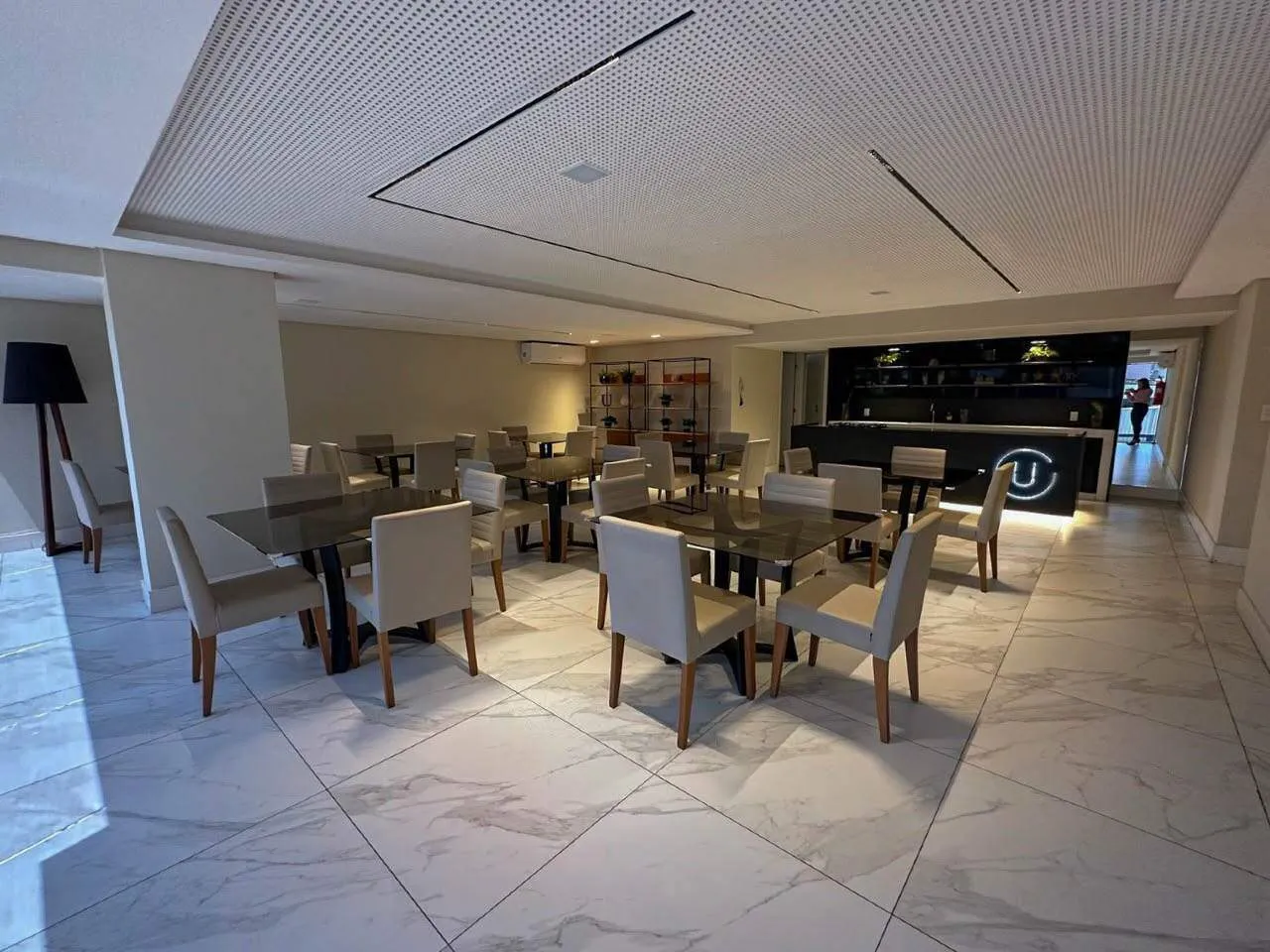 Furnished 1-bedroom apartment with open-plan kitchen — photo 14