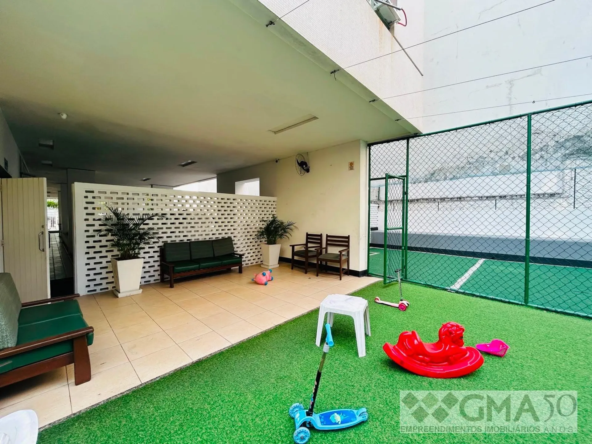 Rental apartment with 3 bedrooms and 3 bathrooms — photo 32