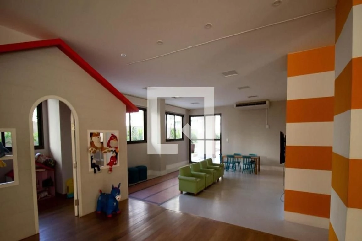 Apartamento de 89 m² com janelas do piso ao teto e closet — photo 99