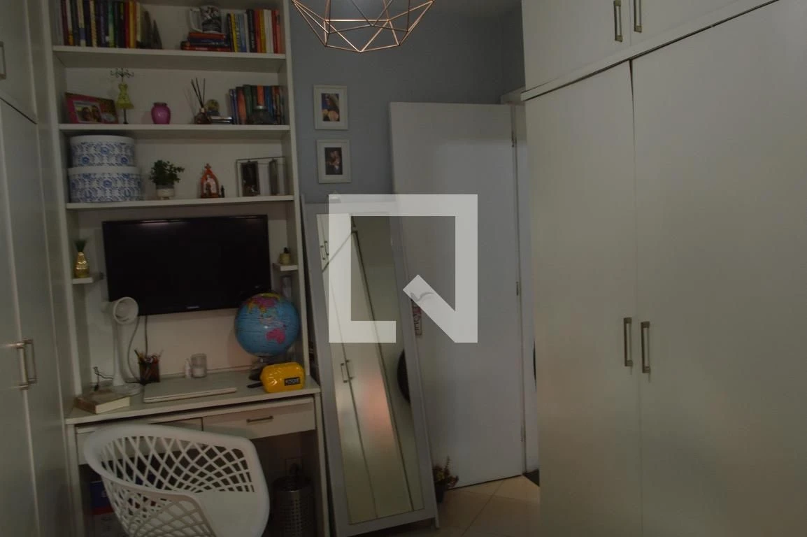 3-bedroom apartment with a bathtub — photo 6