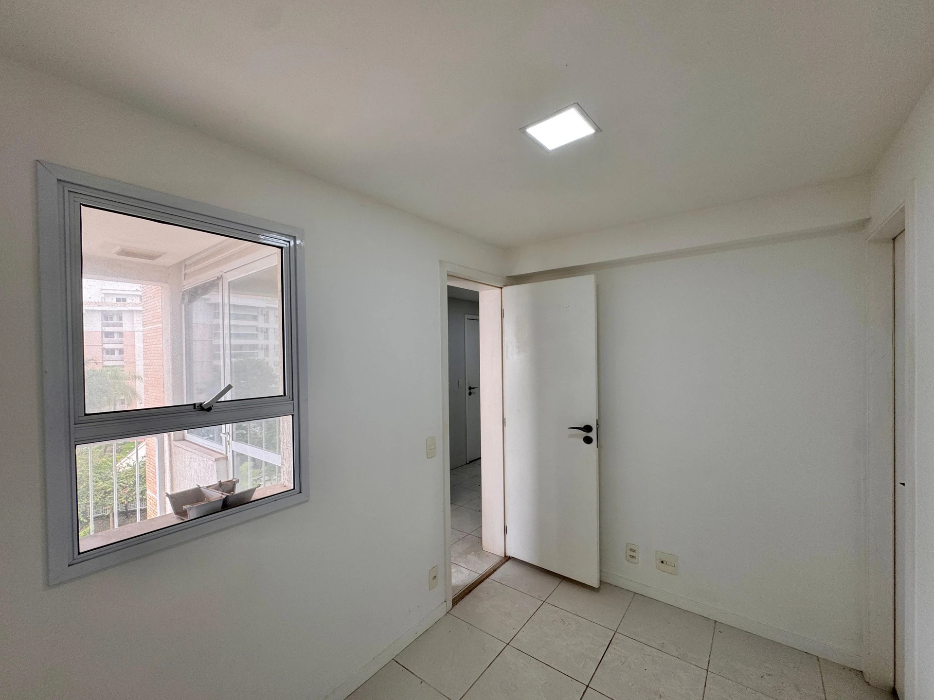 Furnished apartment, 158 m², with a water view — photo 23