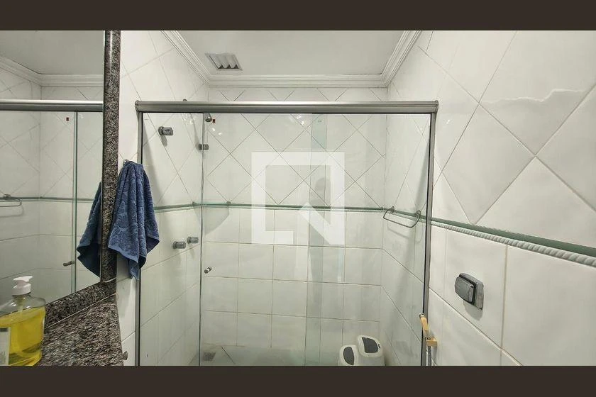 290 m² house with a bathtub and a walk-in closet — photo 36