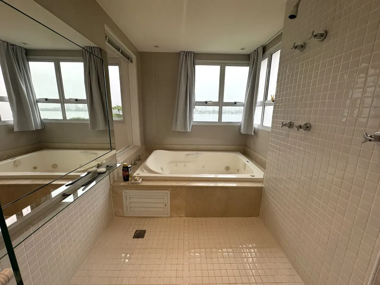 227 m² apartment with a water view and a bathtub — photo 21