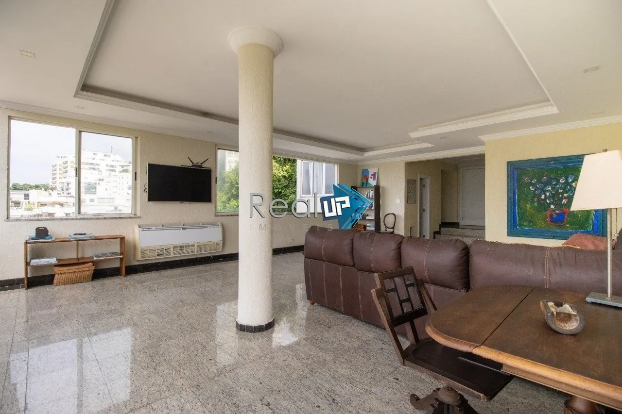 Condominium house with 5 bedrooms and 1081 m² plus laundry — photo 18