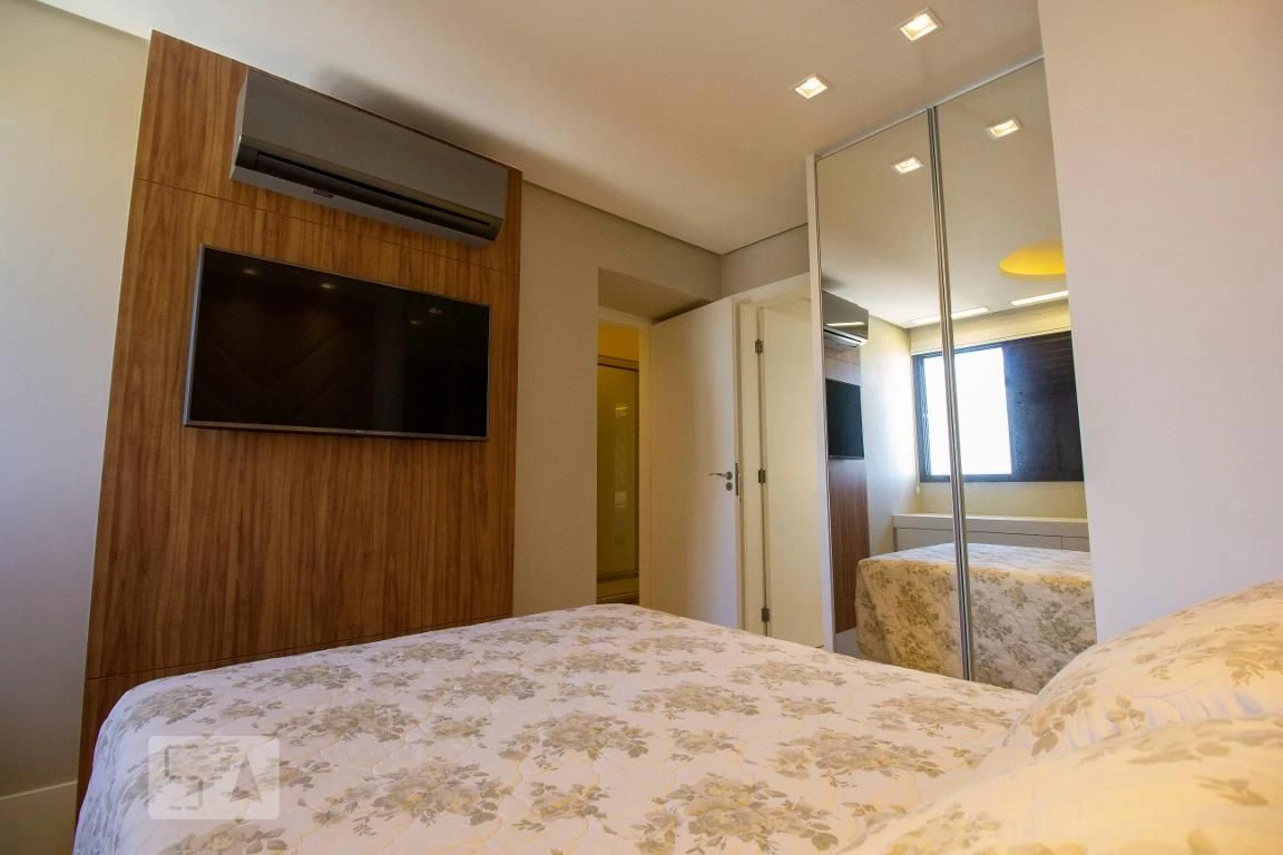 Apartamento de 4 quartos com janelas do piso ao teto, Centro — photo 17