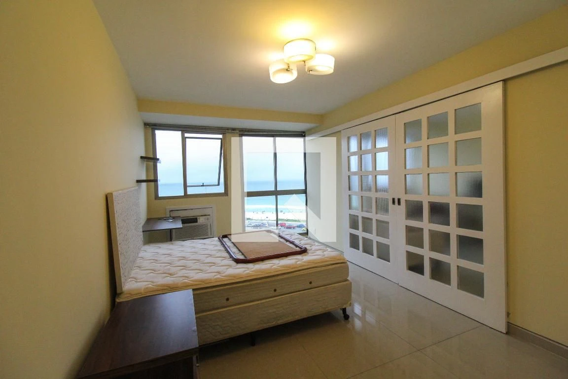 One-bedroom apartment with a water view in Rio de Janeiro — photo 11