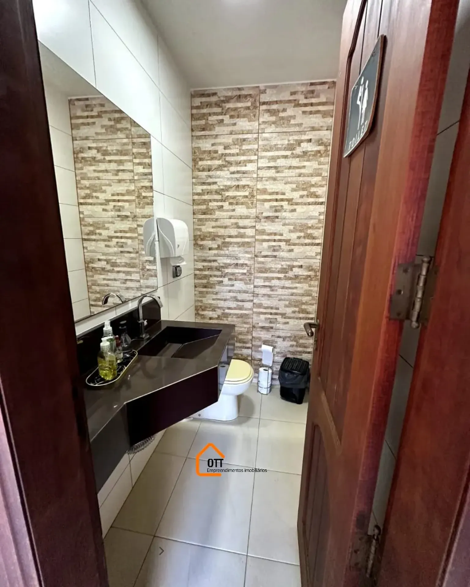 Casa com varanda e churrasqueira 5 quartos e 5 banheiros — photo 53