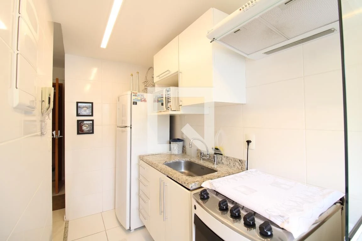 Furnished 2-bedroom apartment with glass balcony — photo 35