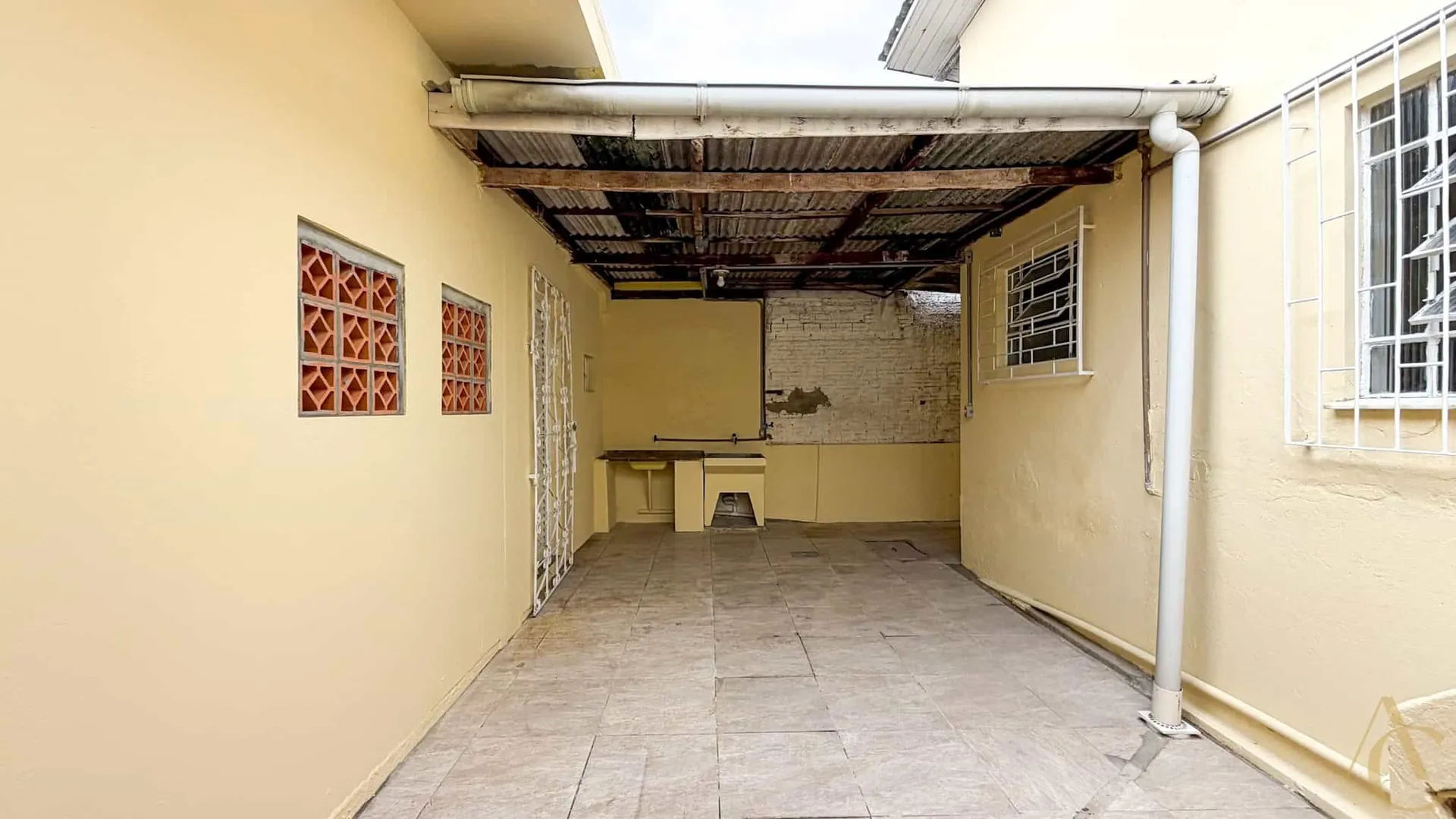 Casa residencial com 4 quartos e 1 banheiro, 263 m² — photo 39