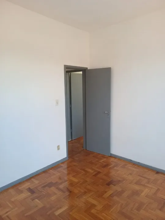 2-bedroom apartment with 1 bathroom and laundry area — photo 7