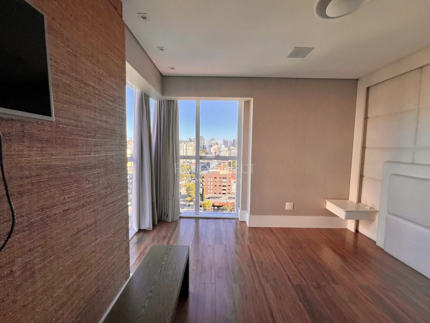 Гардеробная и 3 спальни: квартира 180 м² — photo 9