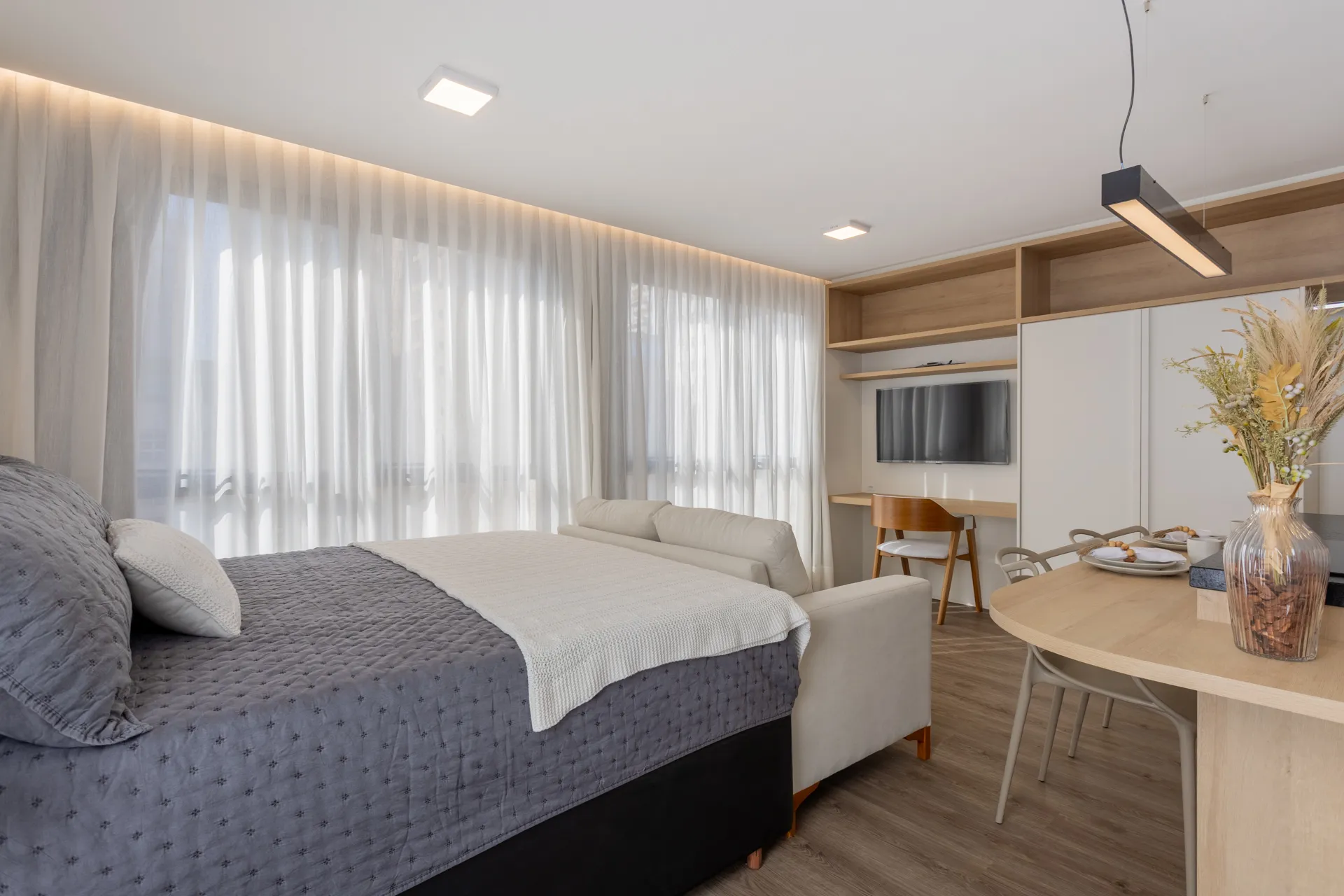 Furnished studio, 40 m², with a home office — photo 4