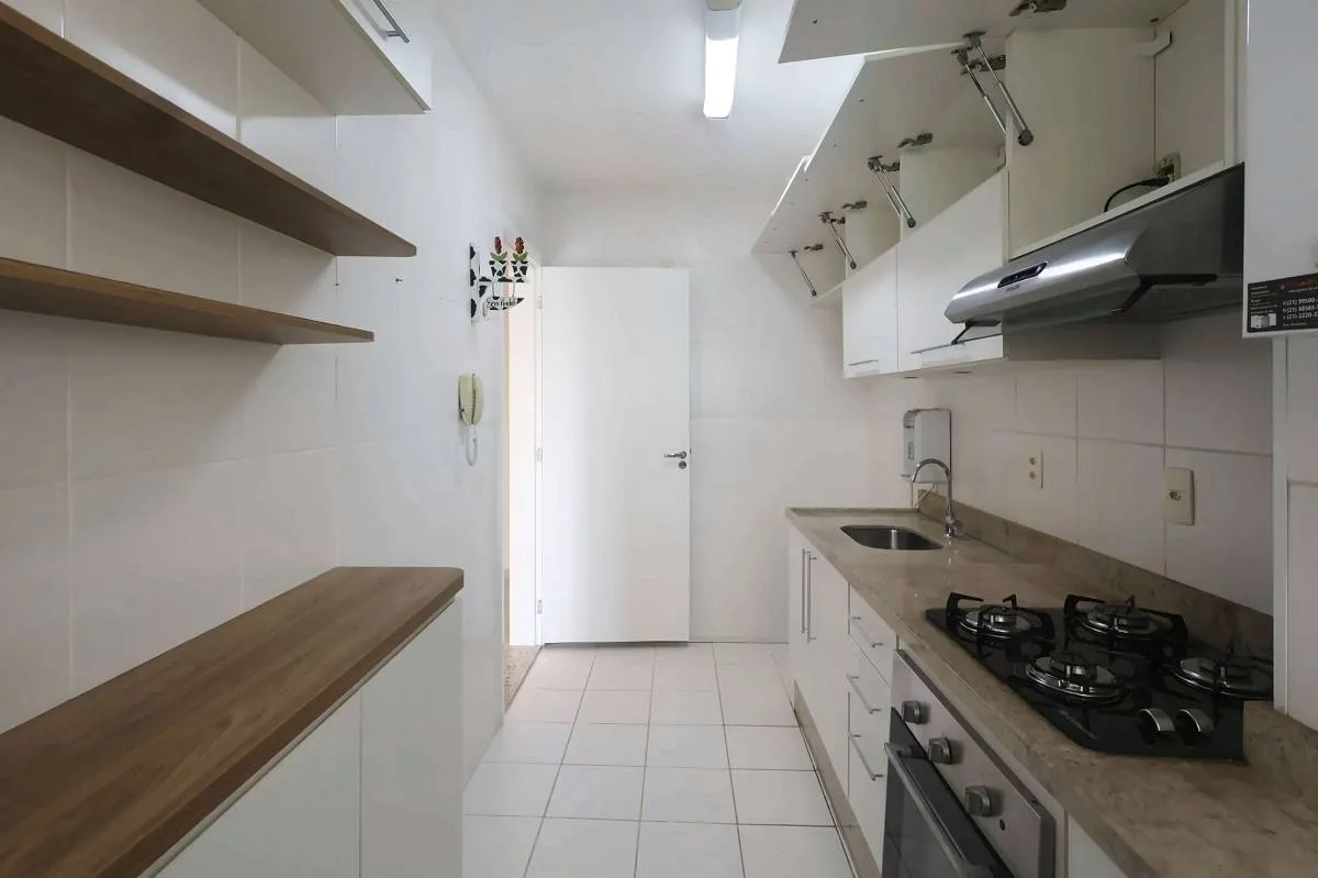 Furnished apartment, 79 m², with floor-to-ceiling windows — photo 13
