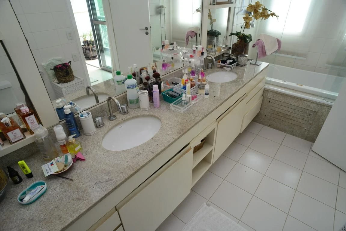 Furnished apartment with 4 en-suites and 5 bathrooms — photo 45