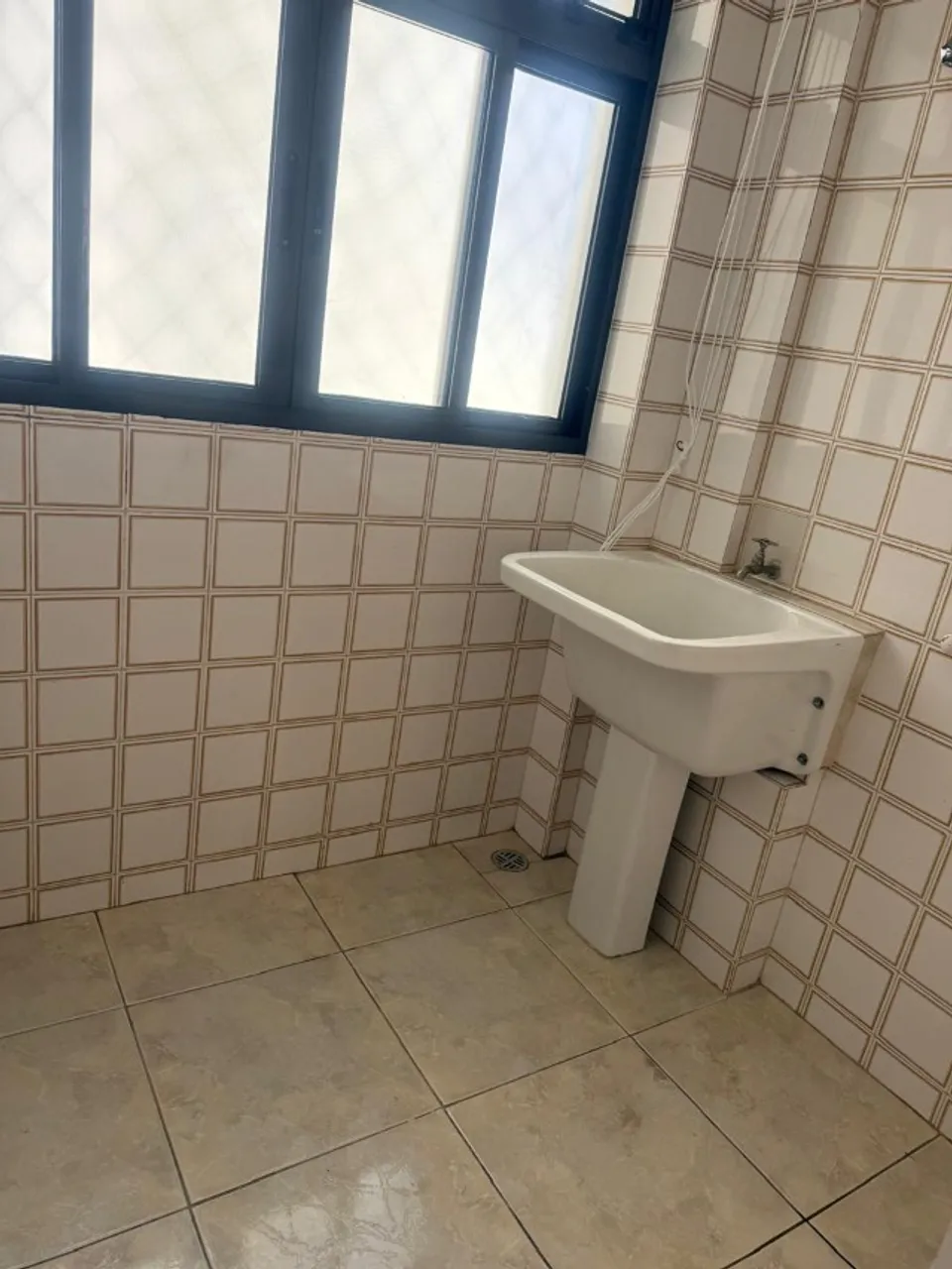 2-bedroom, 2-bath apartment with no parking space — photo 2