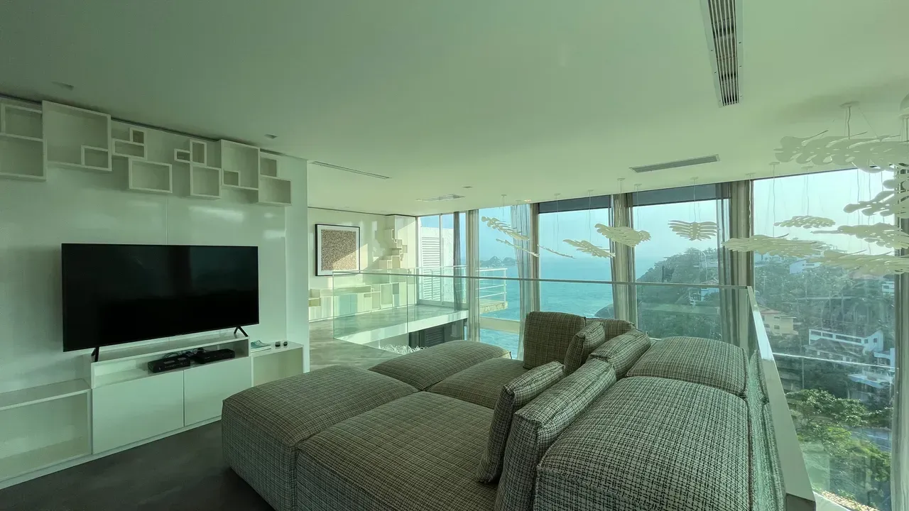 Unfurnished 3-bedroom, 3-bath house with a balcony — photo 23