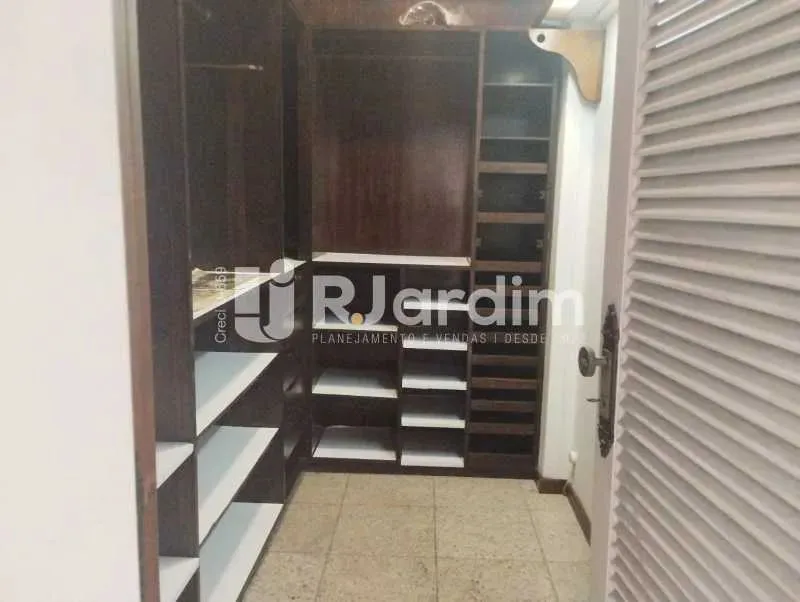Unfurnished apartment with 4 bedrooms and 3 bathrooms — photo 11