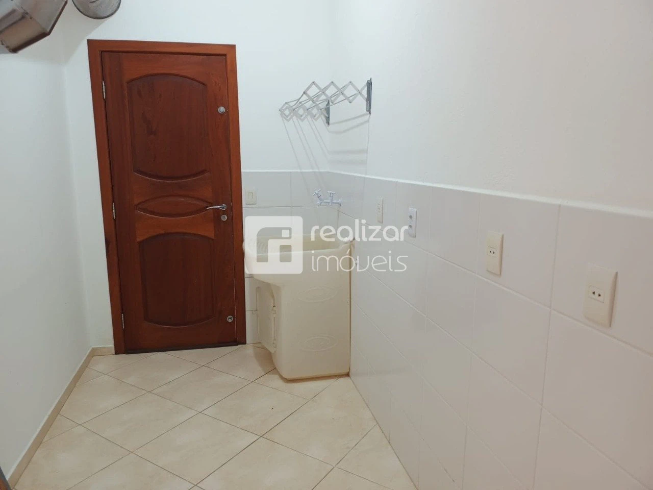 Casa com 2 quartos e 2 banheiros com garagem — photo 3
