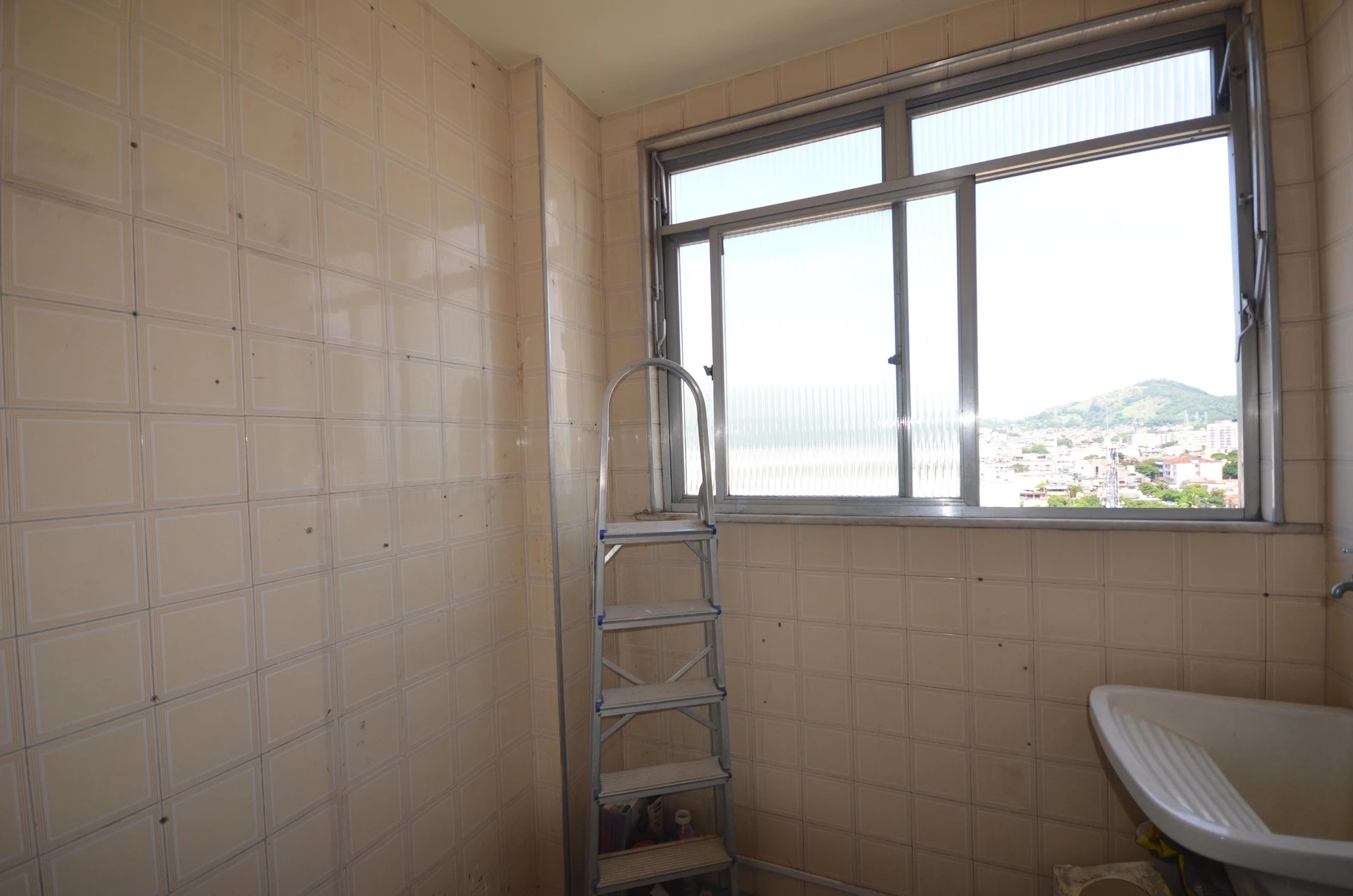 Unfurnished 2-bedroom apartment with a private garden — photo 5
