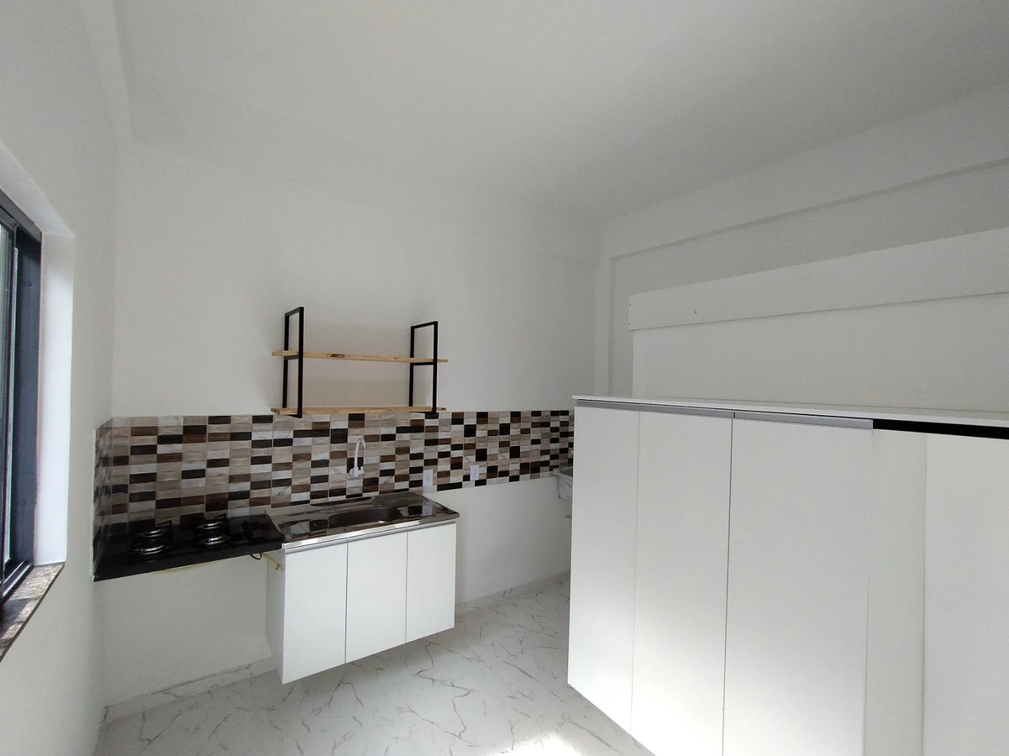 Unfurnished studio 200 m² with electric showerhead — photo 9