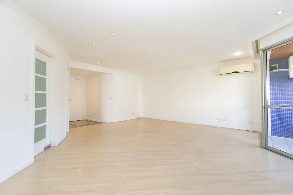 214 m² apartment with a balcony and 3 bedrooms — photo 12