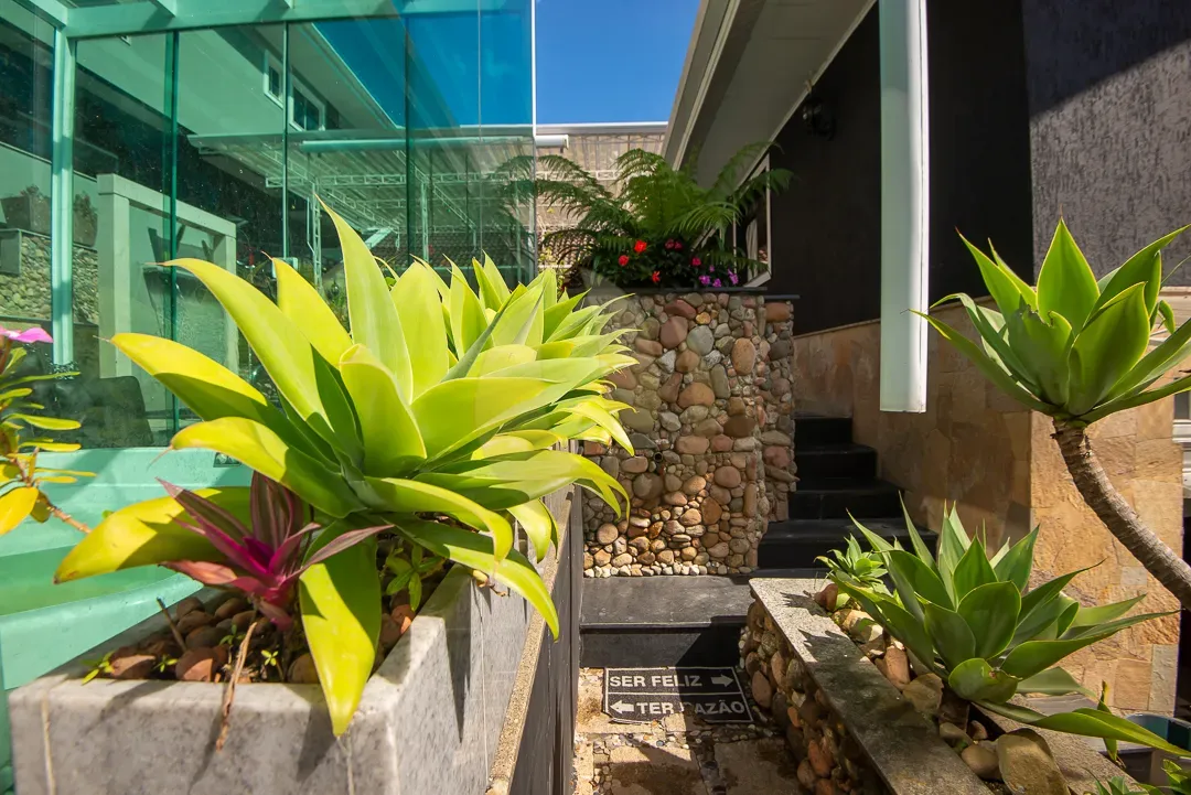 Furnished 860 m² house with 5 bedrooms and 10 bathrooms — photo 15