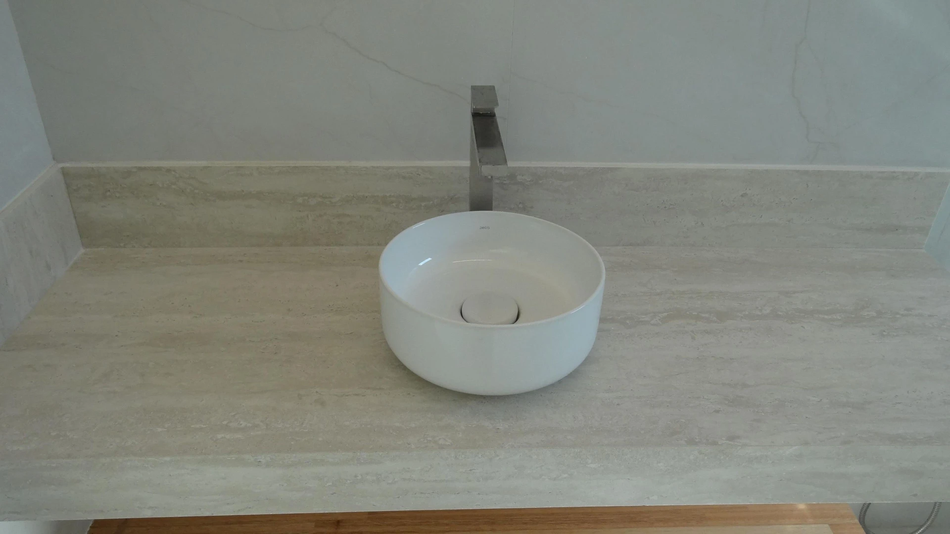 Casa de 384 m² com janelas do piso ao teto e varanda gourmet — photo 154