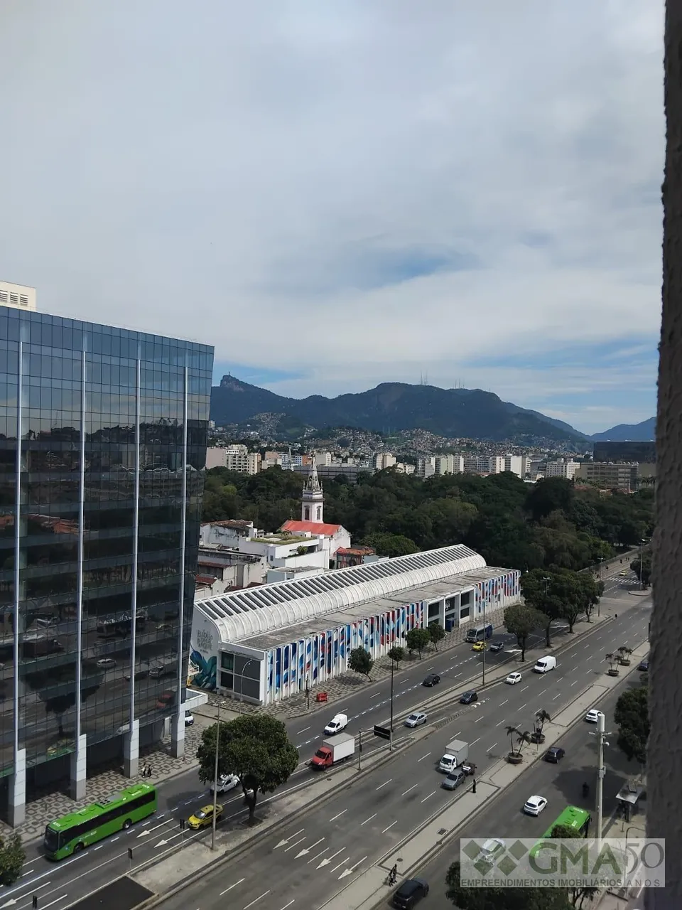 Apartamento de 1 quarto com cozinha compacta e varanda — photo 8