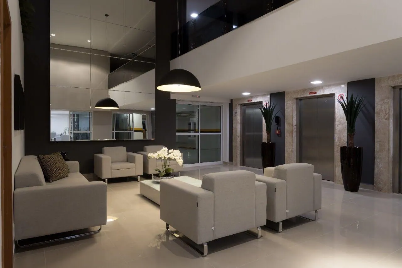 3-bedroom apartment in a building with a gym — photo 5