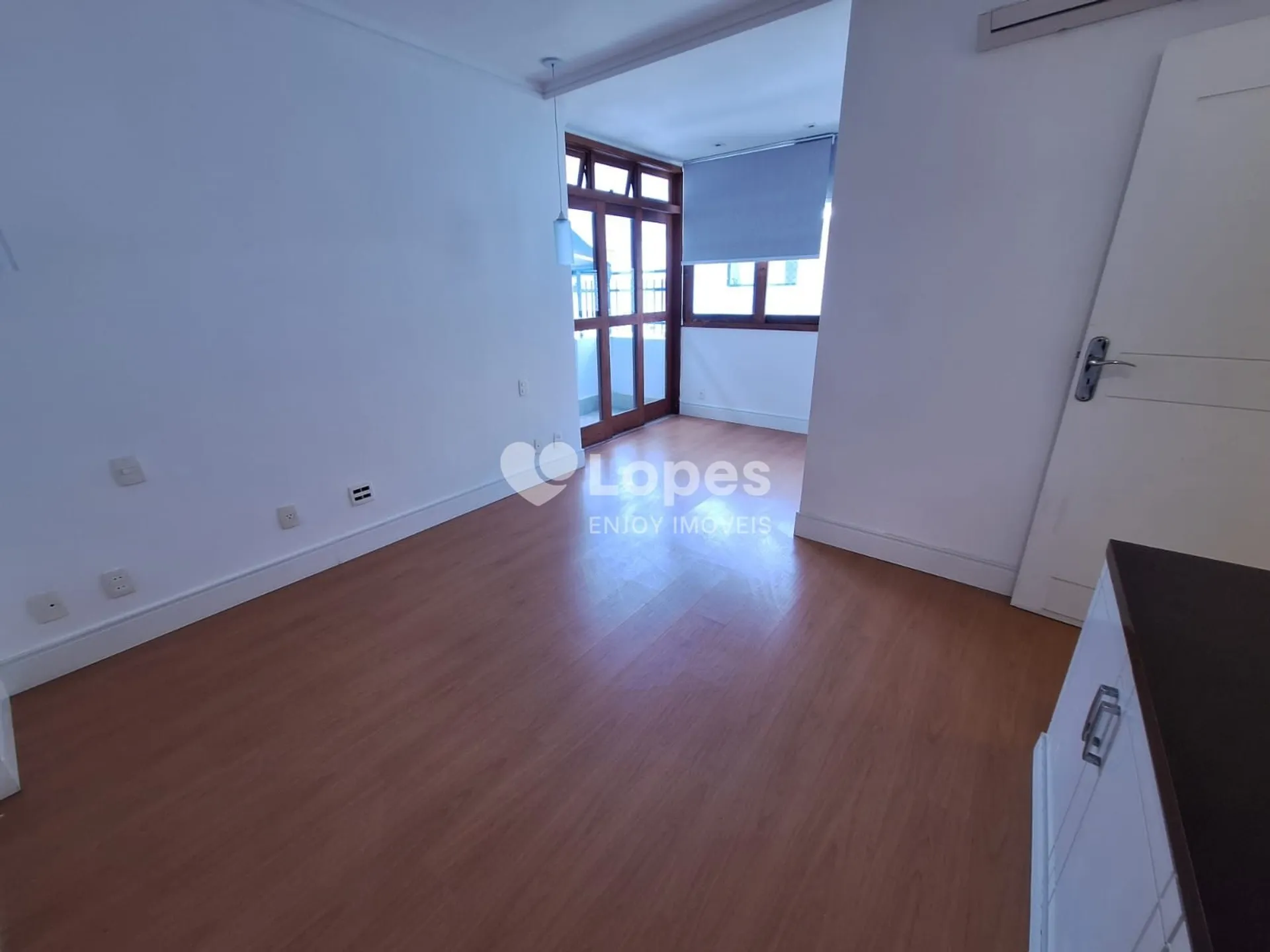 5-bedroom apartment in a building with a gym — photo 23