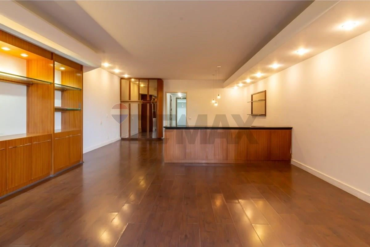 217 m² apartment with 4 bedrooms and balcony BBQ — photo 10