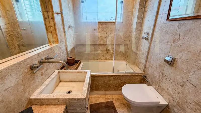Bathtub in a 2-bedroom apartment, 69 m² — photo 3