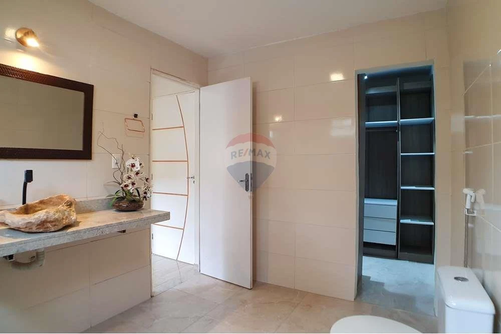 Гардеробна та 4 спальні: будинок 166 м² — photo 23