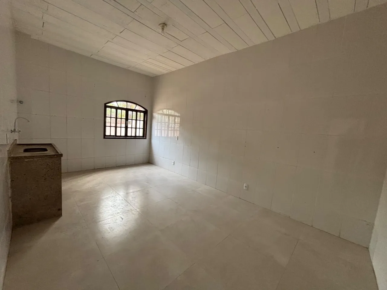 3-bedroom house with 3 bathrooms and glass showers — photo 13